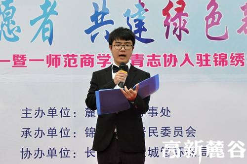 7.詩歌朗誦飽含激情。葉小玲 攝.JPG